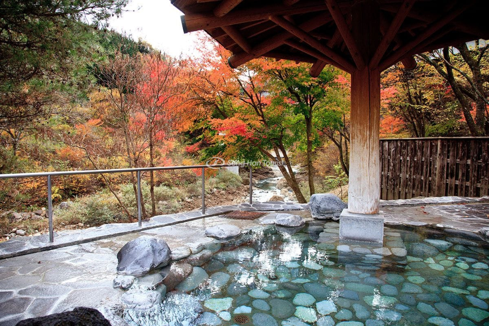 Khung canh mua thu nen tho quyen ru tai Shima Onsen