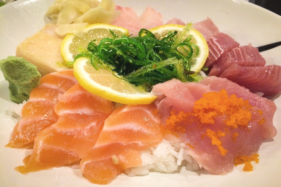 Chirashi-Sushi-la-mon-an-rat-thong-dung-vao-cac-dip-le-o-nhat