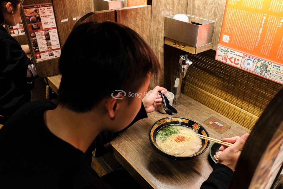 Ăn uống tại Nhật Bản