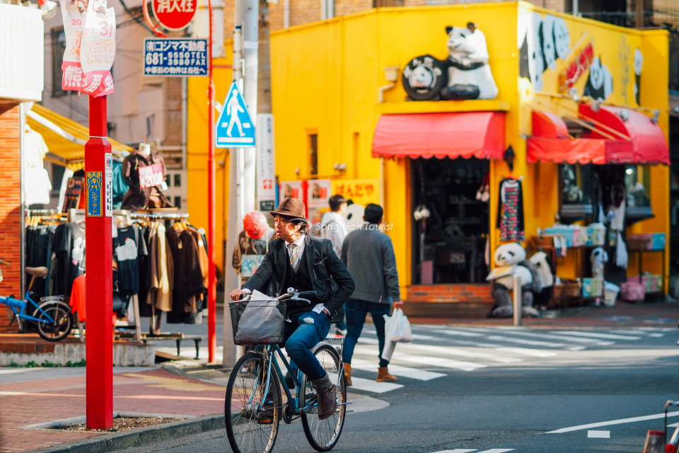Nguoi Kanto thuong cu xu lich thiep va giu khoang cach khi giao tiep.