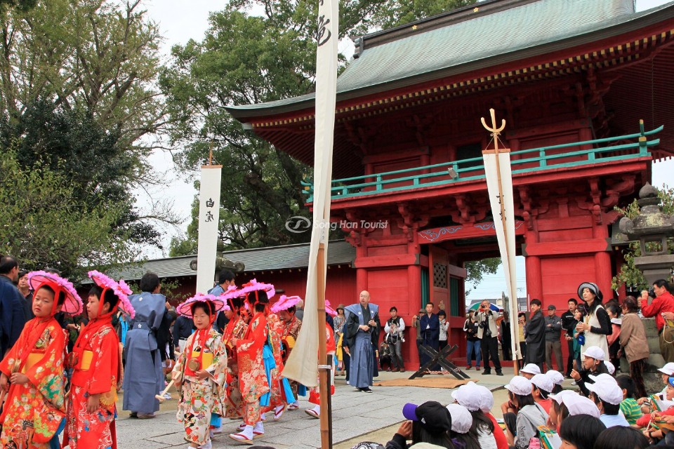 Cac be gai bieu dien dieu nhay truyen thong Yaotomemai.