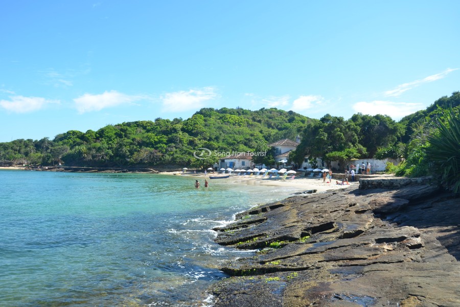 Bãi biển với nhiều hoạt động đặc sắc