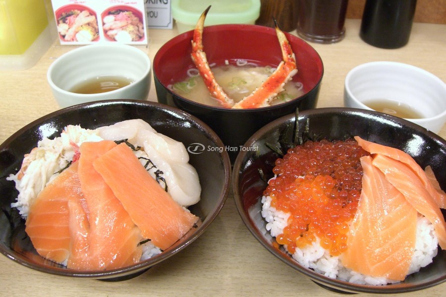 Bữa ăn tuyệt vời tại hàng quán trong chợ