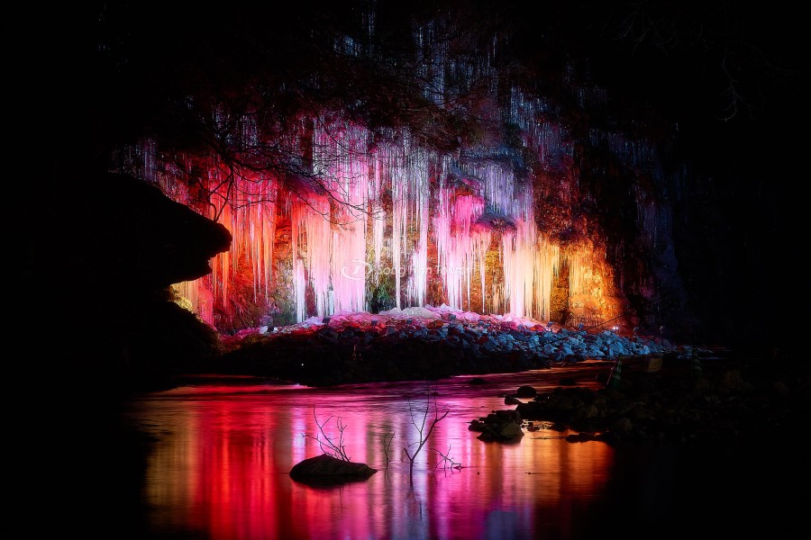 Buổi chiếu sáng ban đêm với nhiều màu sắc lộng lẫy