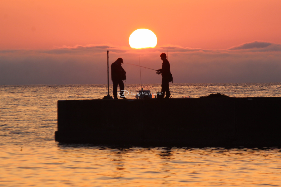 Buổi hoàng hôn đẹp rực rỡ tại Katsuura