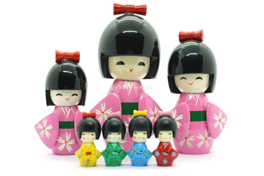 bup-be-kokeshi-nhat-ban-voi-nhieu-hinh-dang-bieu-cam-dac-biet