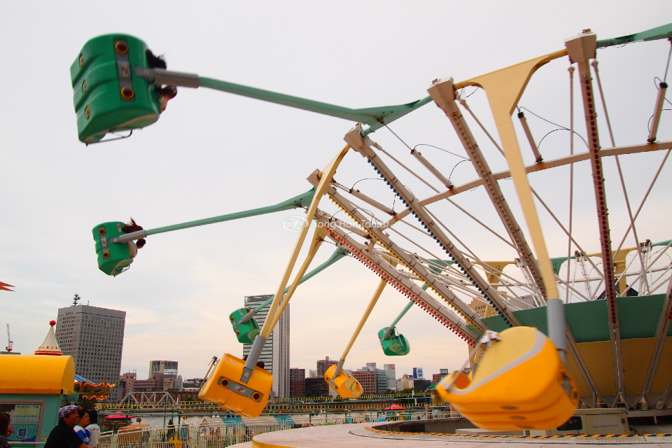 Các trò vui chơi lý thú tại Cosmo World 