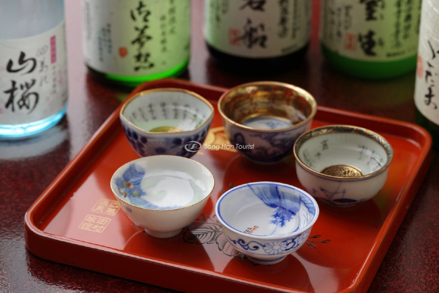 Chén rượu thường được dùng chung với món khai vị 