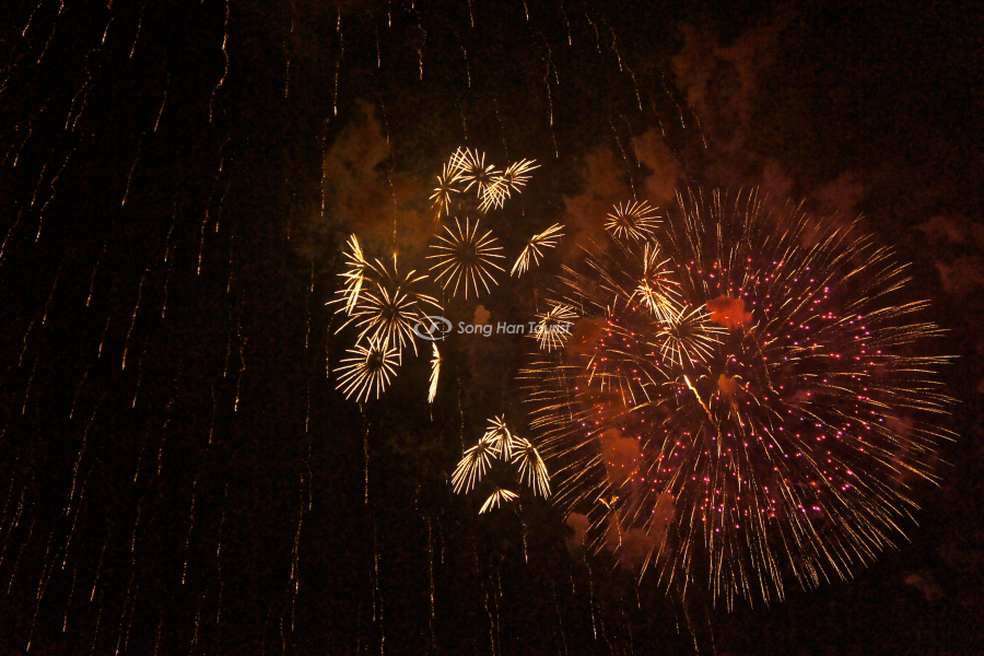 Chiêm ngưỡng pháo hoa rực rỡ tại Nhật