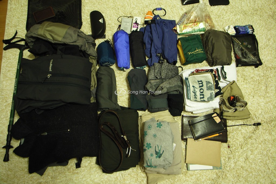 Chuẩn bị quần áo và đồ dùng thích hợp là bước đầu tiên để giúp bạn chinh phục Phú Sĩ 