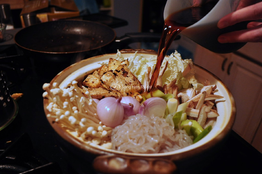 Đặc sản truyền thống với thịt gà nguyên vị