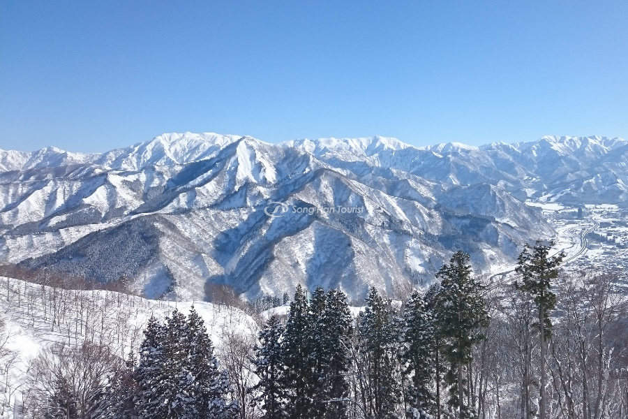Dãy núi tuyết tại Yuzawa