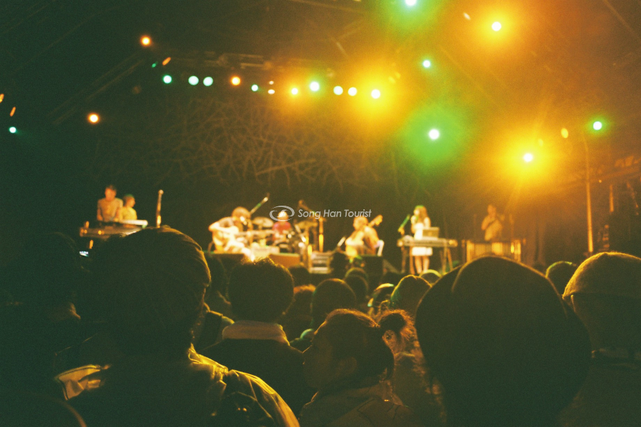 Đêm nhạc với nhiều nghệ sĩ tham gia 