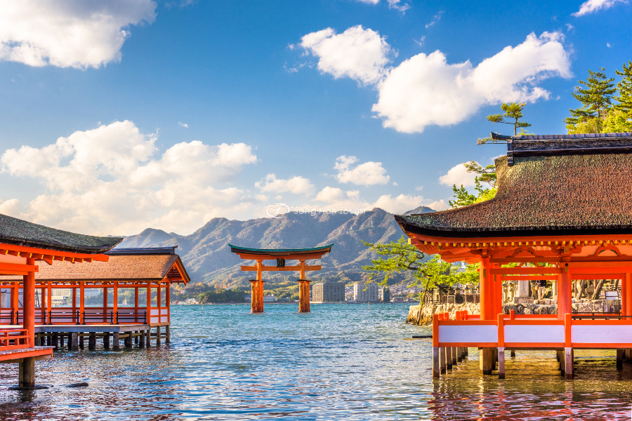 Đền Itsukushima ngày đẹp trời