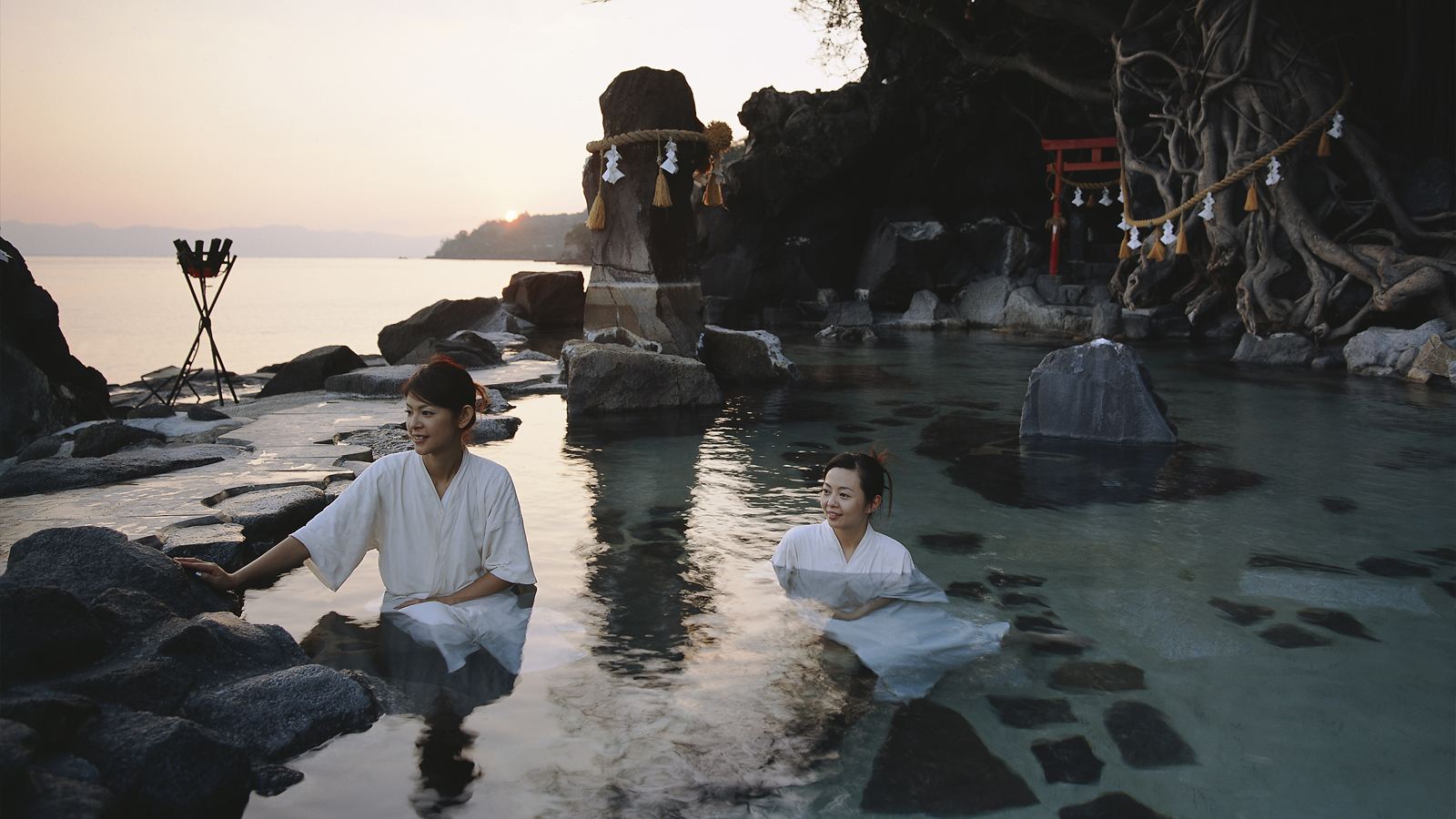 Tắm suối nước nóng