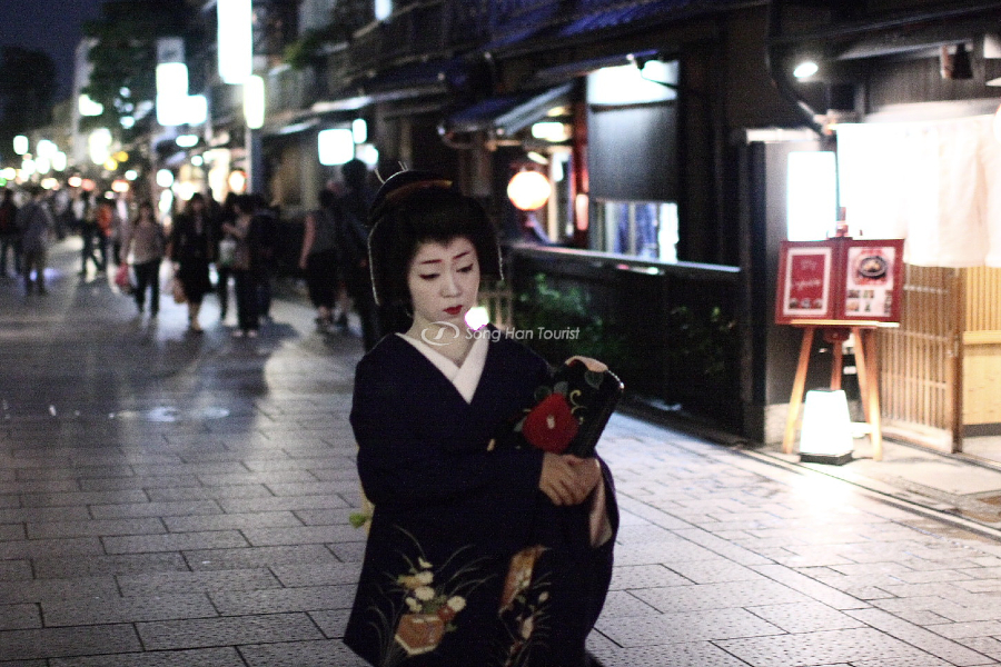 geisha-nhat-ban-chan-chinh-khong-duoc-co-chong