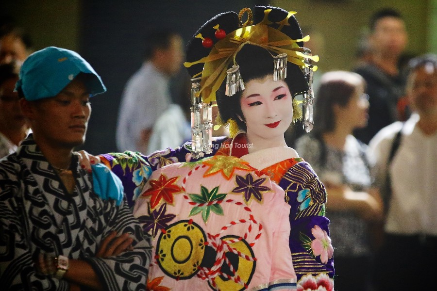 Hình tượng Oiran thường đi kèm với Samurai