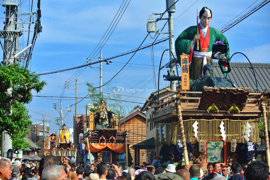 Không khí lễ hội nhộn nhịp