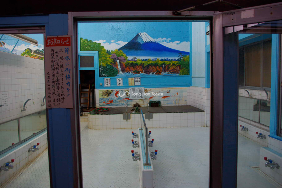 Khu vực tắm chung với hình thức tắm sento 