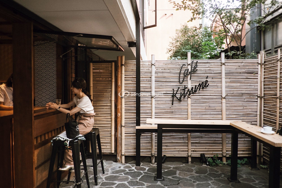 Kitsune sử dụng tre làm điểm nhấn cho thiết kế quán