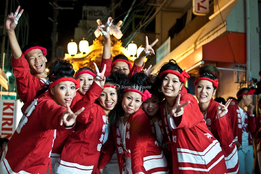 Lễ hội diễn ra trong không khí vui nhộn