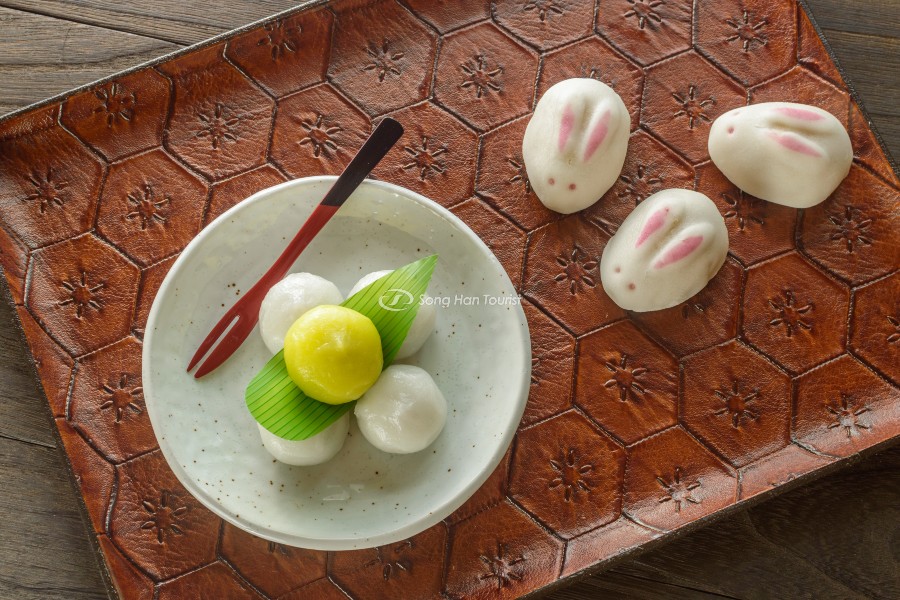 Mâm bánh vẹn tròn ngày trung thu