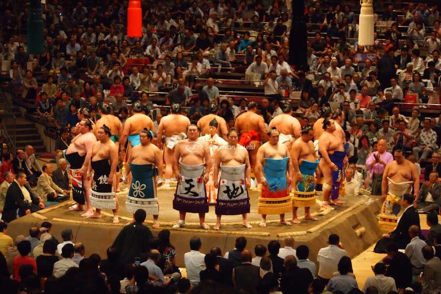Môn võ Sumo trải qua lịch sử thăng trầm để có được sự thành công vang dội
