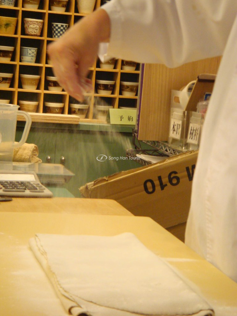 Một trong các công đoạn chế biến mì