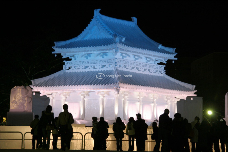 Ngắm nhìn kiến trúc Nhật Bản làm từ tuyết