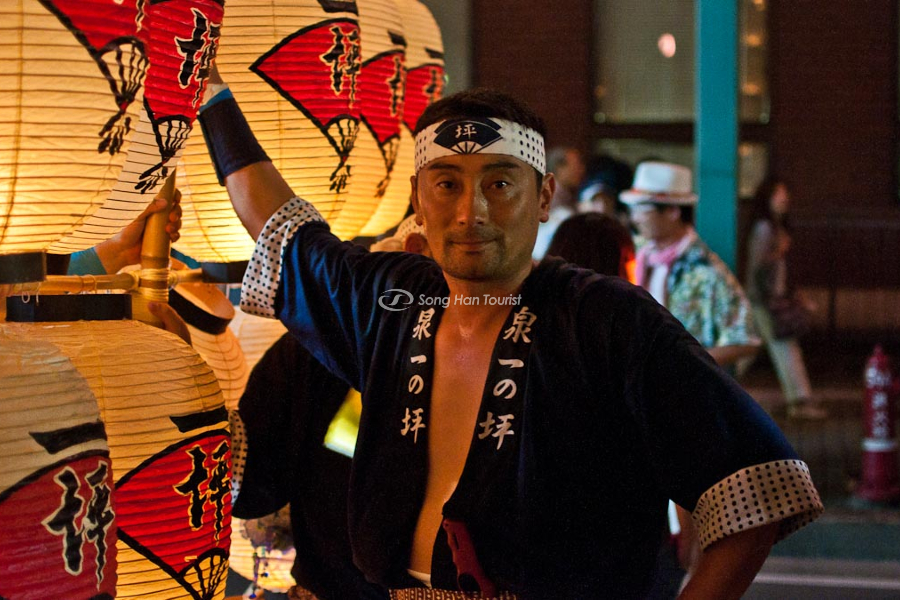 Nghệ nhân trình diễn cùng kanto 