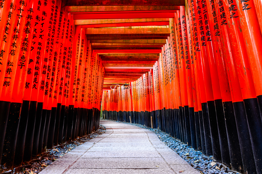 Ngôi đền Fushimi nổi tiếng tại Kyoto