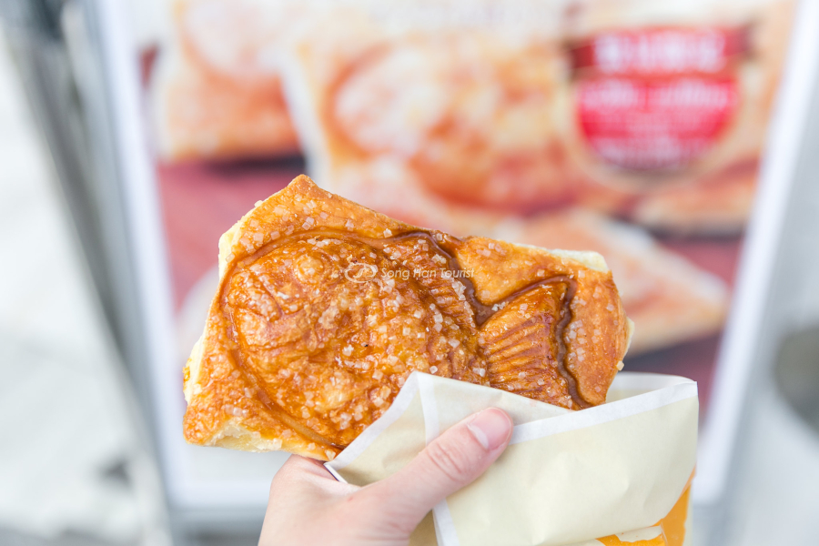 Nhân đậu đỏ thường thấy trong bánh cá