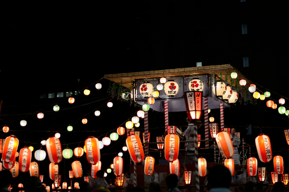 Nhật Bản chìm trong ánh sáng lễ hội 