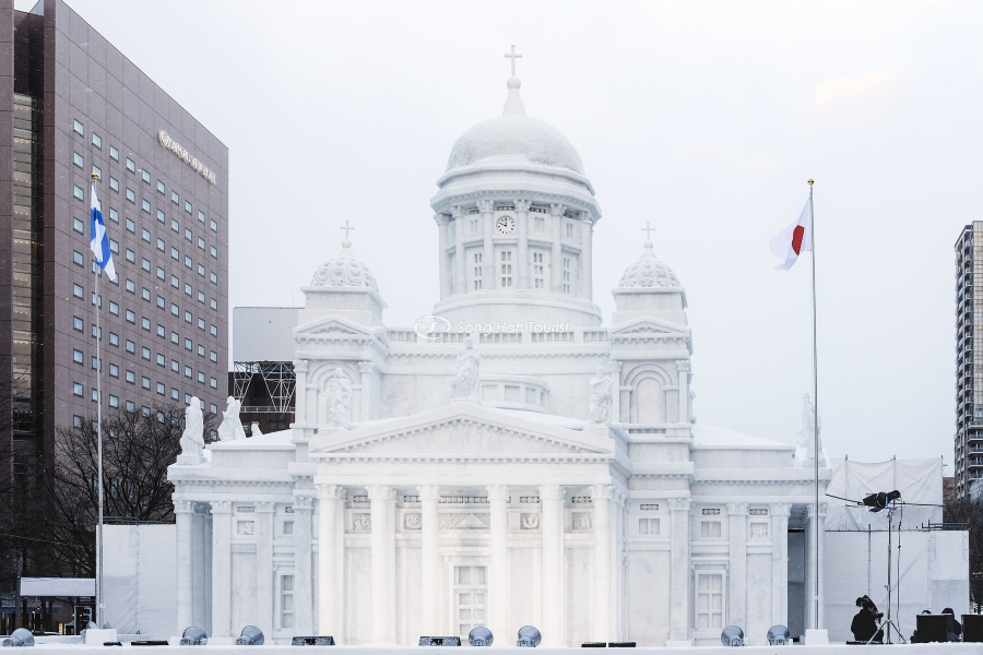 Nhiều nơi nổi tiếng được điêu khắc bằng băng