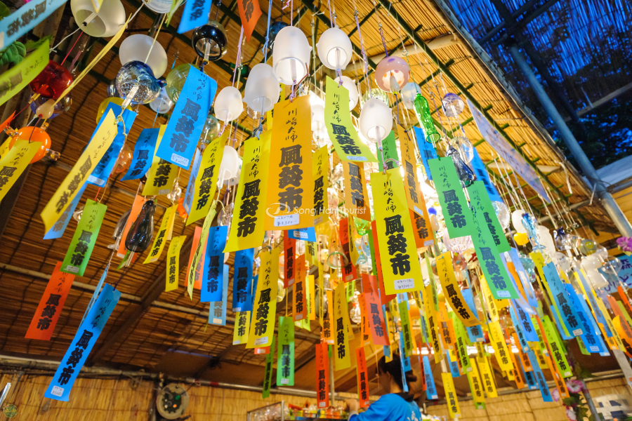 Những lời cầu nguyện được thể hiện trên mỗi chiếc chuông 