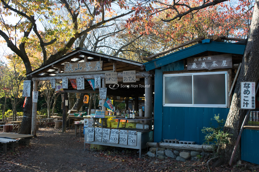 Quán ăn Shiroyamachaya tại núi Takao 