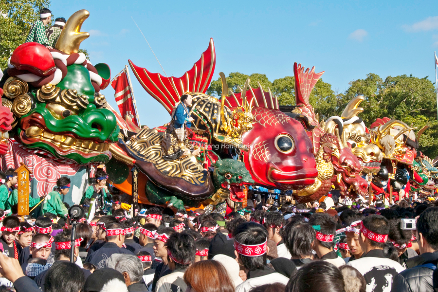 Rất đông người tham gia Karatsu Kunchi