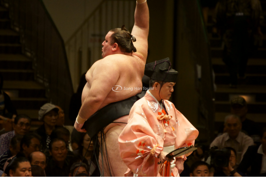 Sumo có nhiều luật lệ khắt khe cần tuân thủ