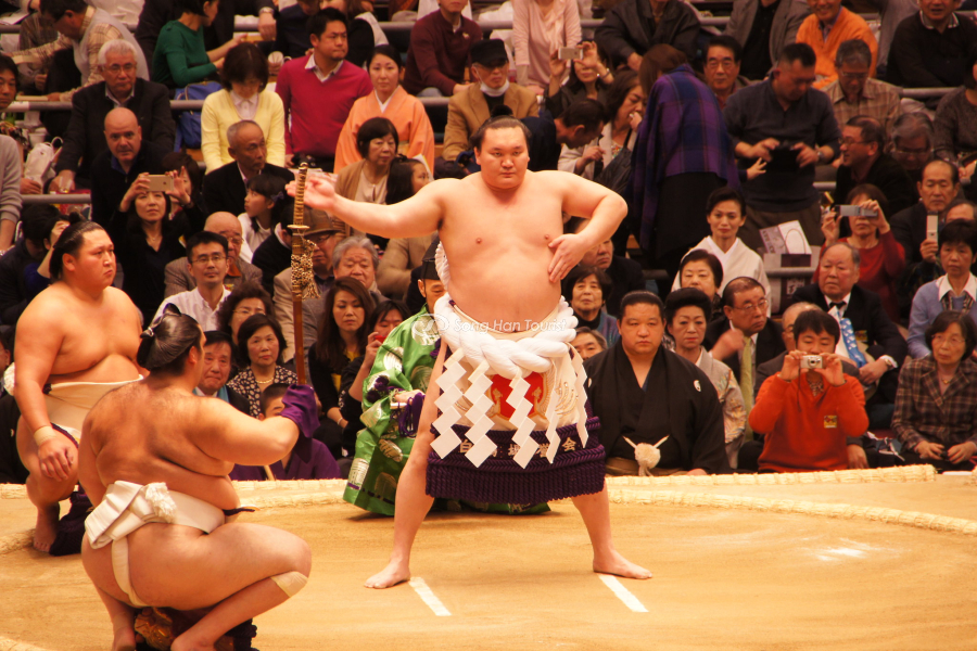Sumo còn được xem là “đệ tử của thần linh”