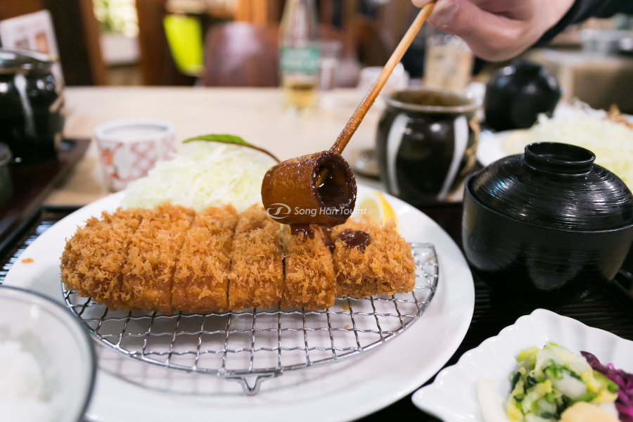 Súp Miso được dùng chung để tăng hương vị 