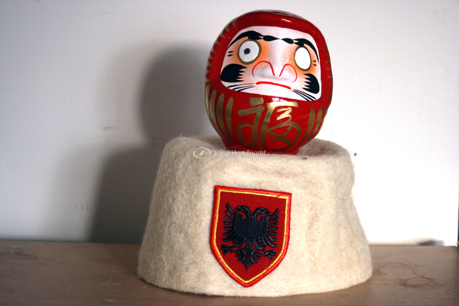 thiet-ke-cua-lat-dat-daruma-nhat-ban-an-tuong-nhung-lai-kha-dang-so