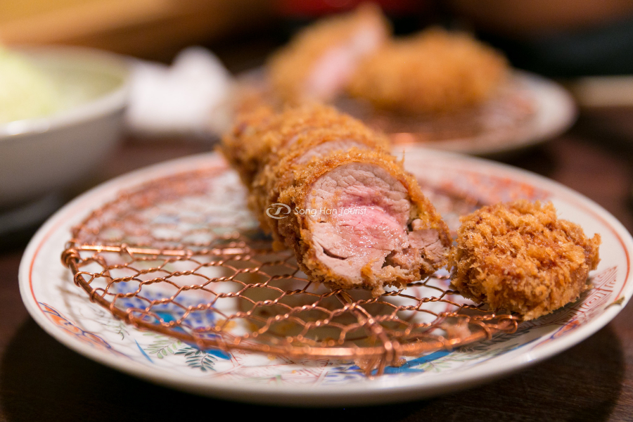 Tonkatsu được trưng bày bắt mắt