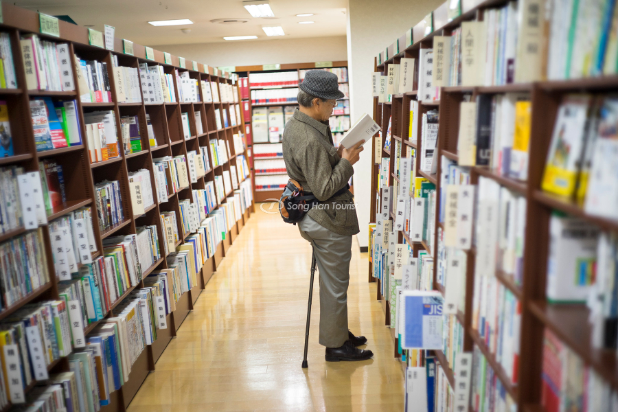  Văn hóa đứng đọc xuất hiện trong toàn dân