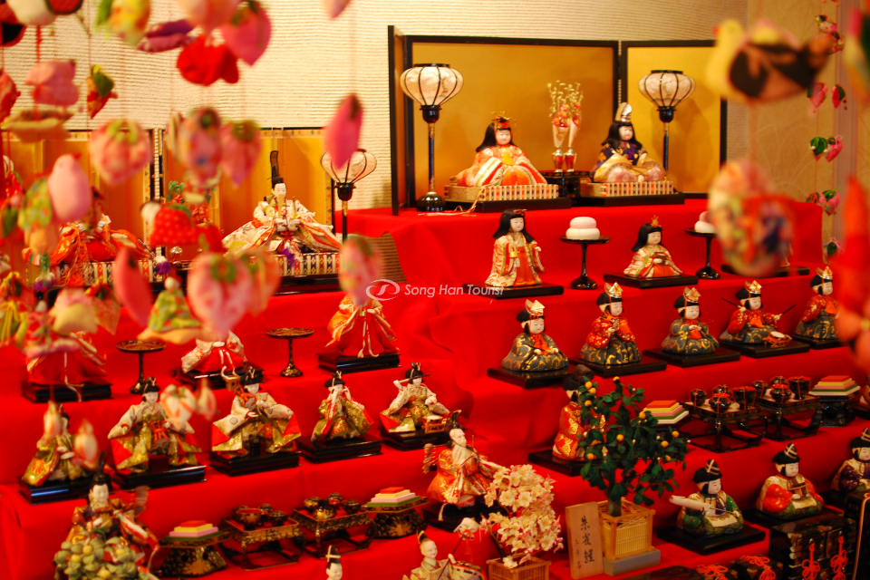 Văn hóa Nhật Bản thể hiện rõ nét trong ngày lễ hội Hina Matsuri 