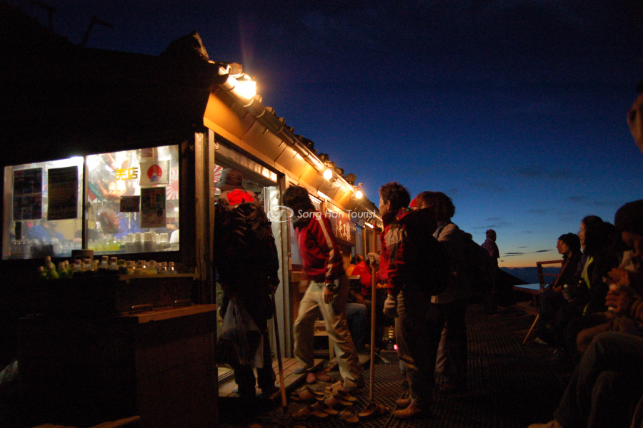 Việc nghỉ ngơi tại một trạm nghỉ là cực kỳ hữu ích sau một chuyến đi dài, đặc biệt khi bạn là người mới.