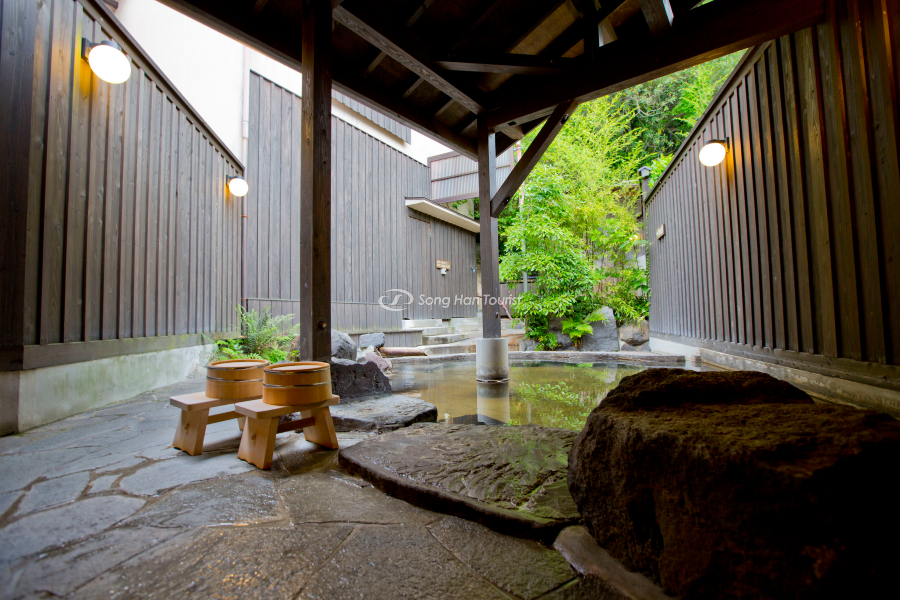 Xứ sở Mặt trời mọc với hàng nghìn khu onsen nổi tiếng 